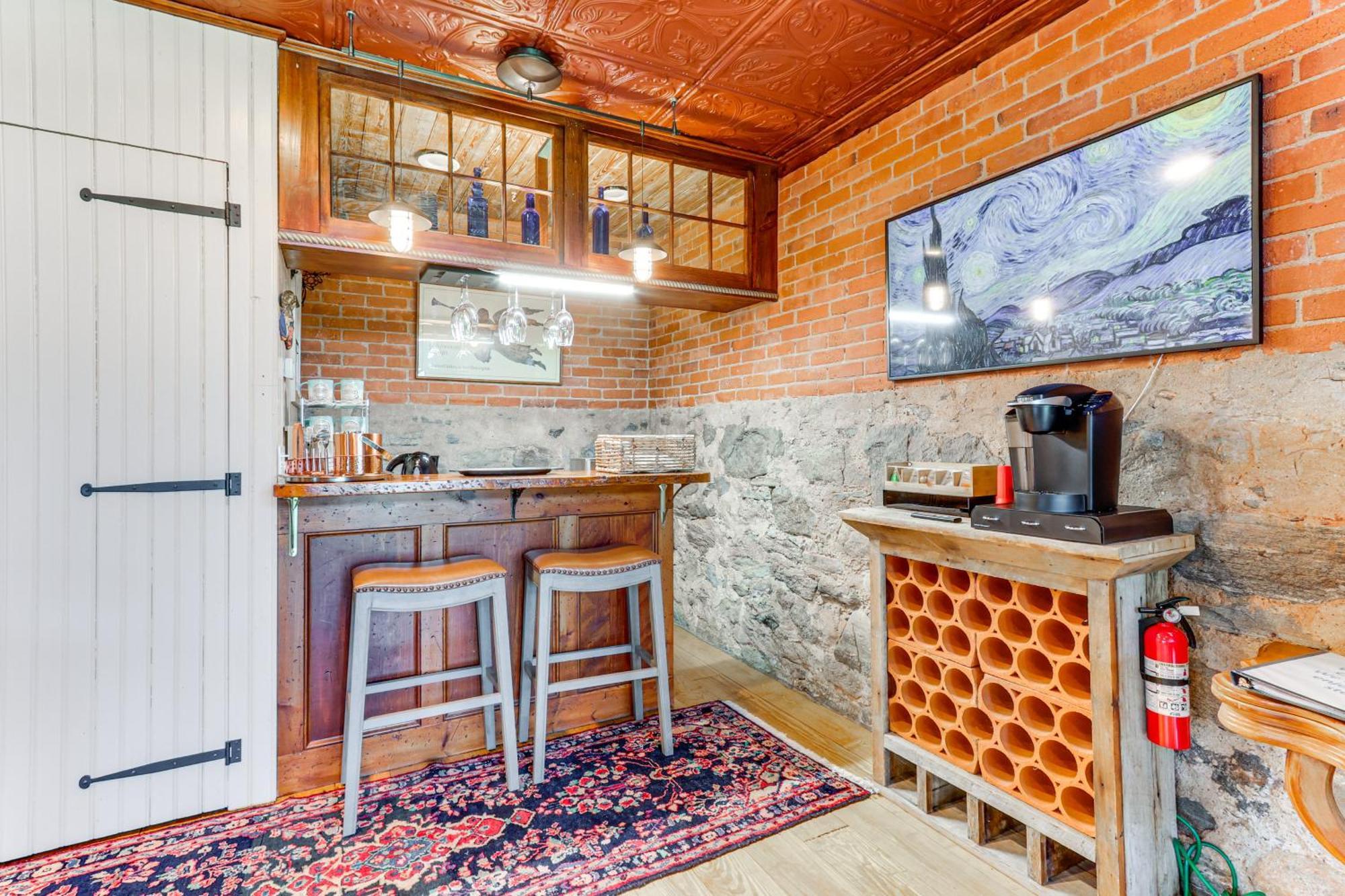 Downtown Essex Apartment - Steps To River! Екстериор снимка